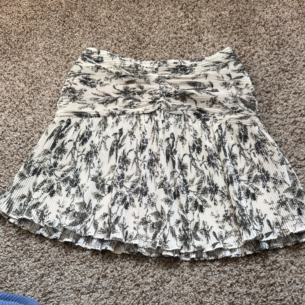 Express pleated floral Skirt